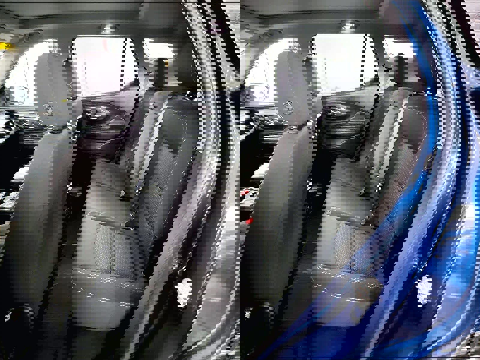 Used 2023 GMC Terrain SLE w/ Driver Convenience Package image 15