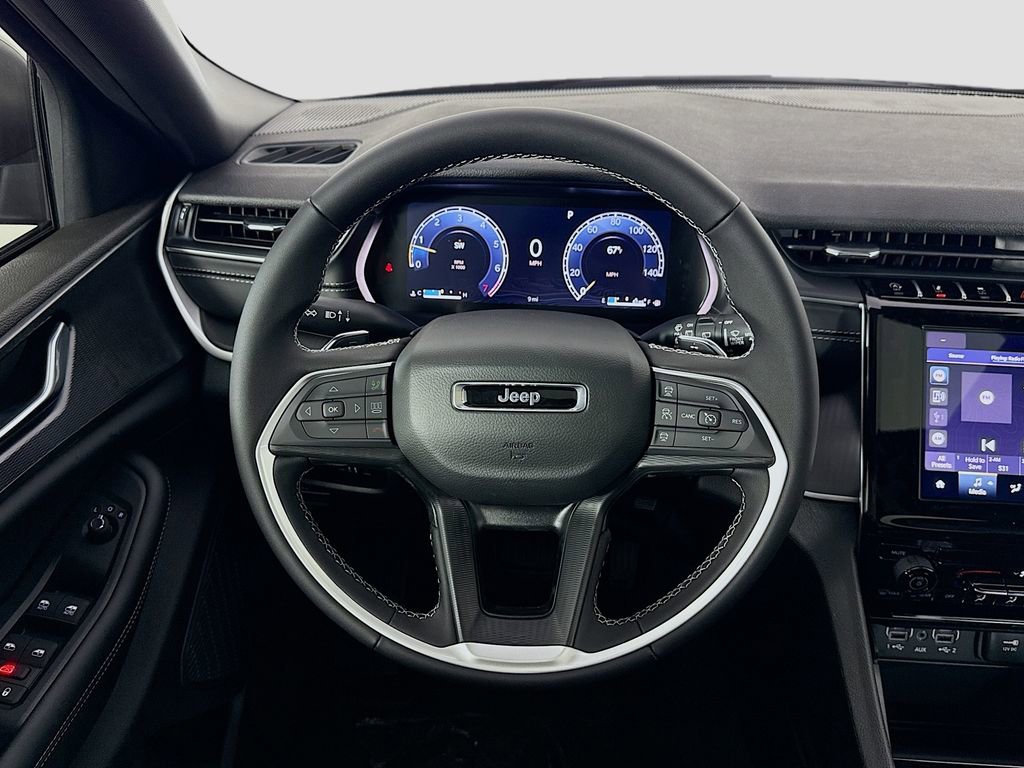 New 2025 Jeep Grand Cherokee L Laredo image 30