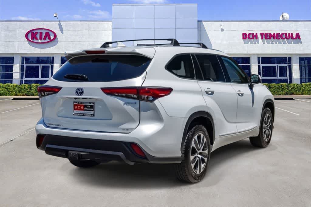 Used 2022 Toyota Highlander XLE FWD image 4
