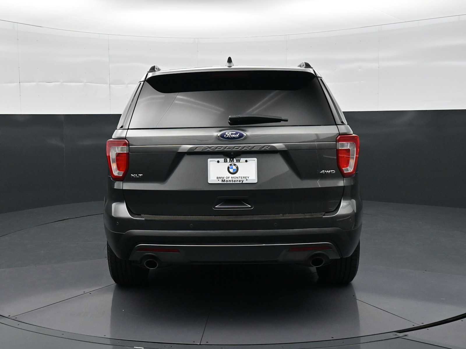 Used 2017 Ford Explorer XLT w/ Equipment Group 202A AWD/4WD image 6