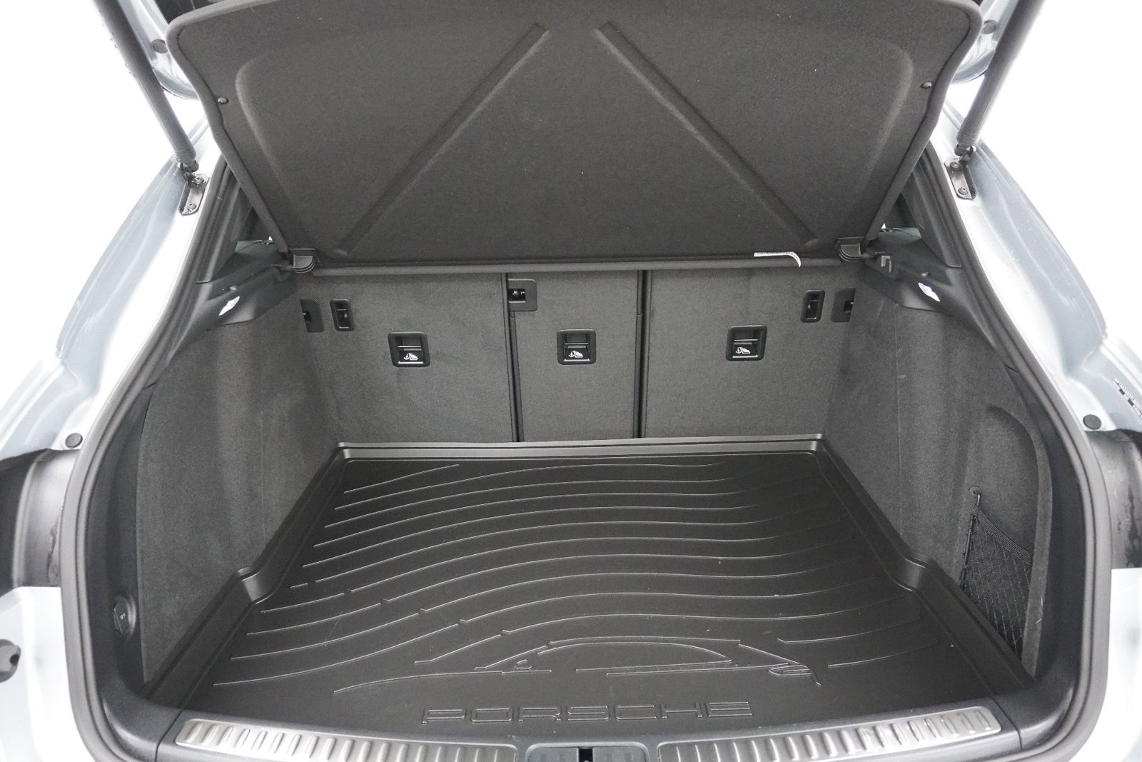 Certified 2026 Porsche Macan image 14