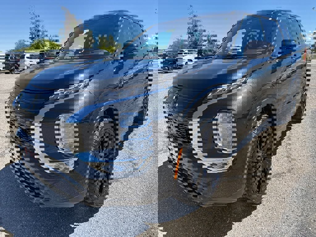 New 2026 Mitsubishi Outlander LE FWD image 3