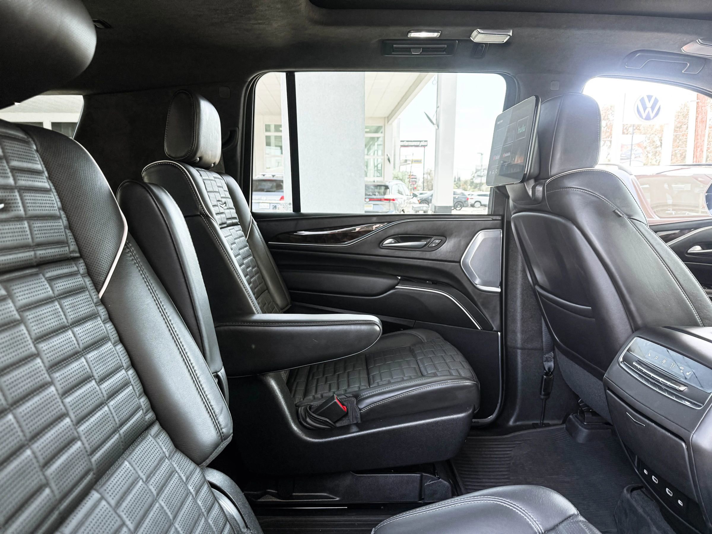 Used 2022 Cadillac Escalade ESV Sport Platinum w/ Heavy-Duty Trailer Package AWD/4WD image 29