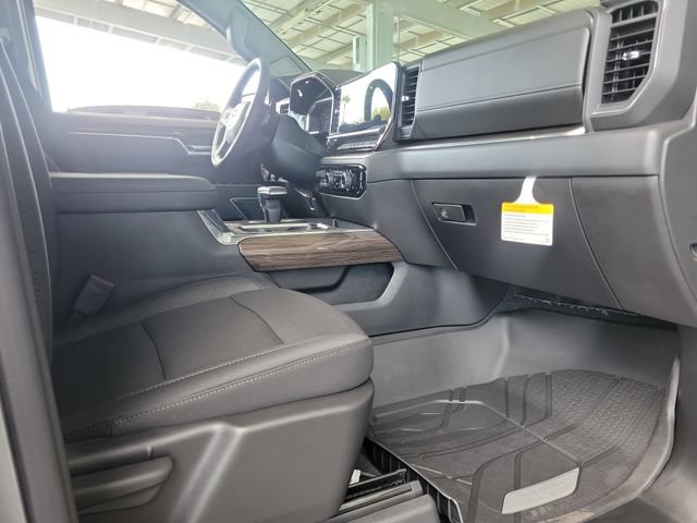New 2026 Chevrolet Silverado 1500 LT w/ LPO, Dark Essentials Package RWD image 17