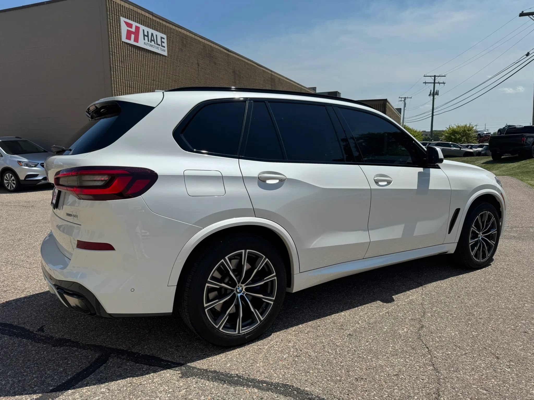 Used 2021 BMW X5 xDrive40i w/ M Sport Package AWD/4WD image 10