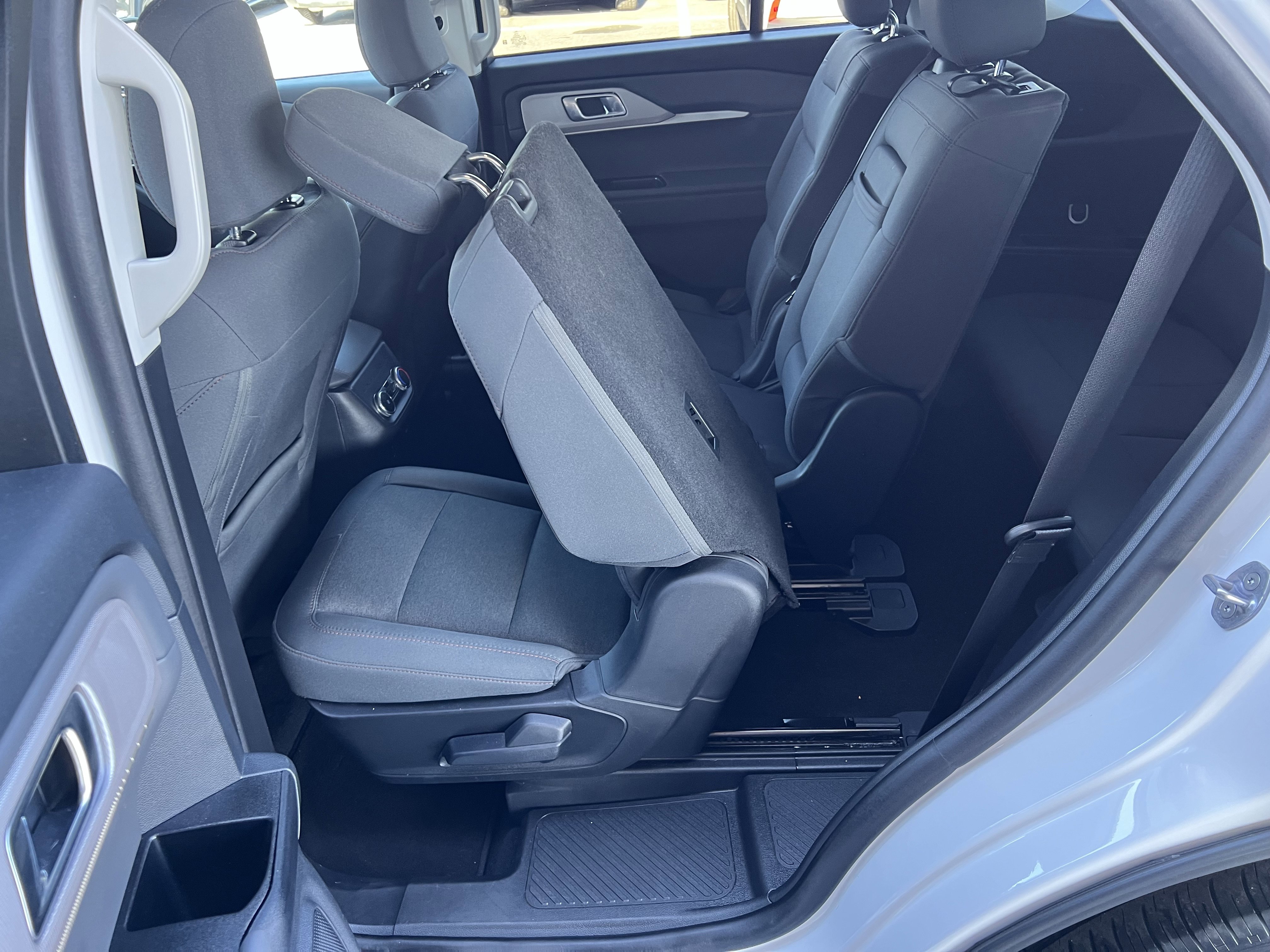 Used 2025 Ford Explorer Active AWD/4WD image 20