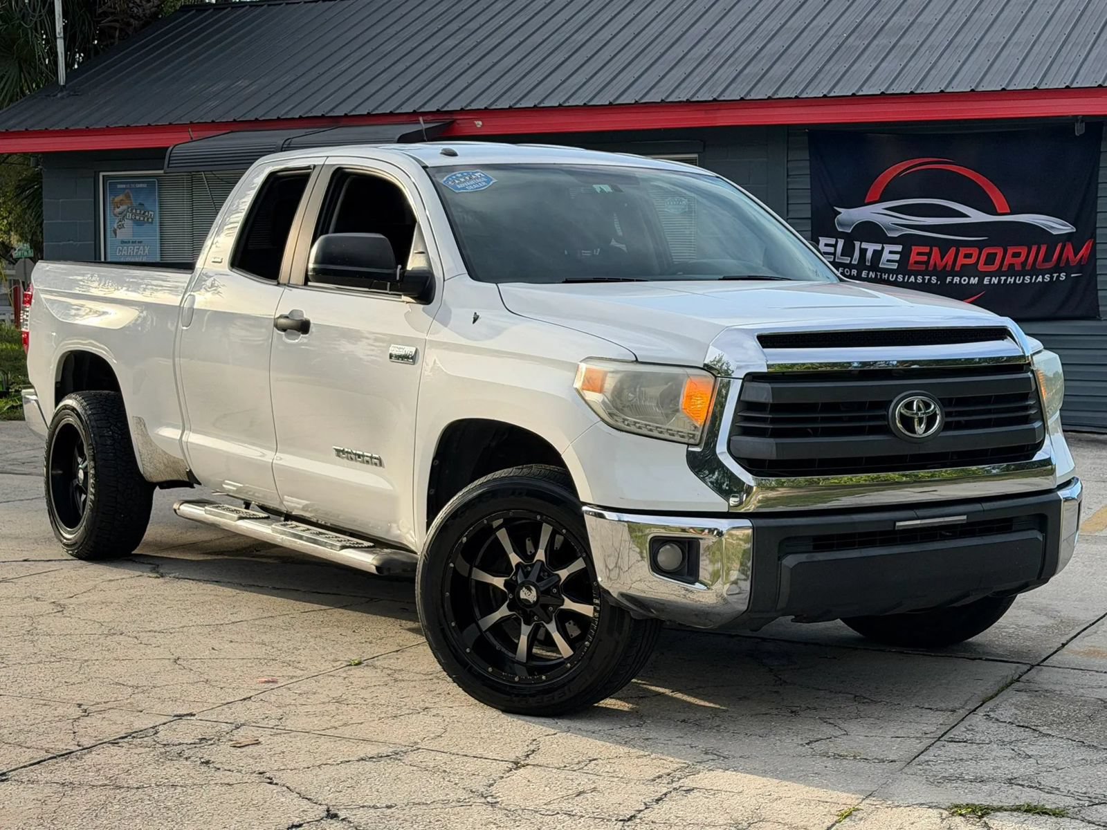 Used 2014 Toyota Tundra SR5 w/ SR5 Upgrade Package RWD image 1