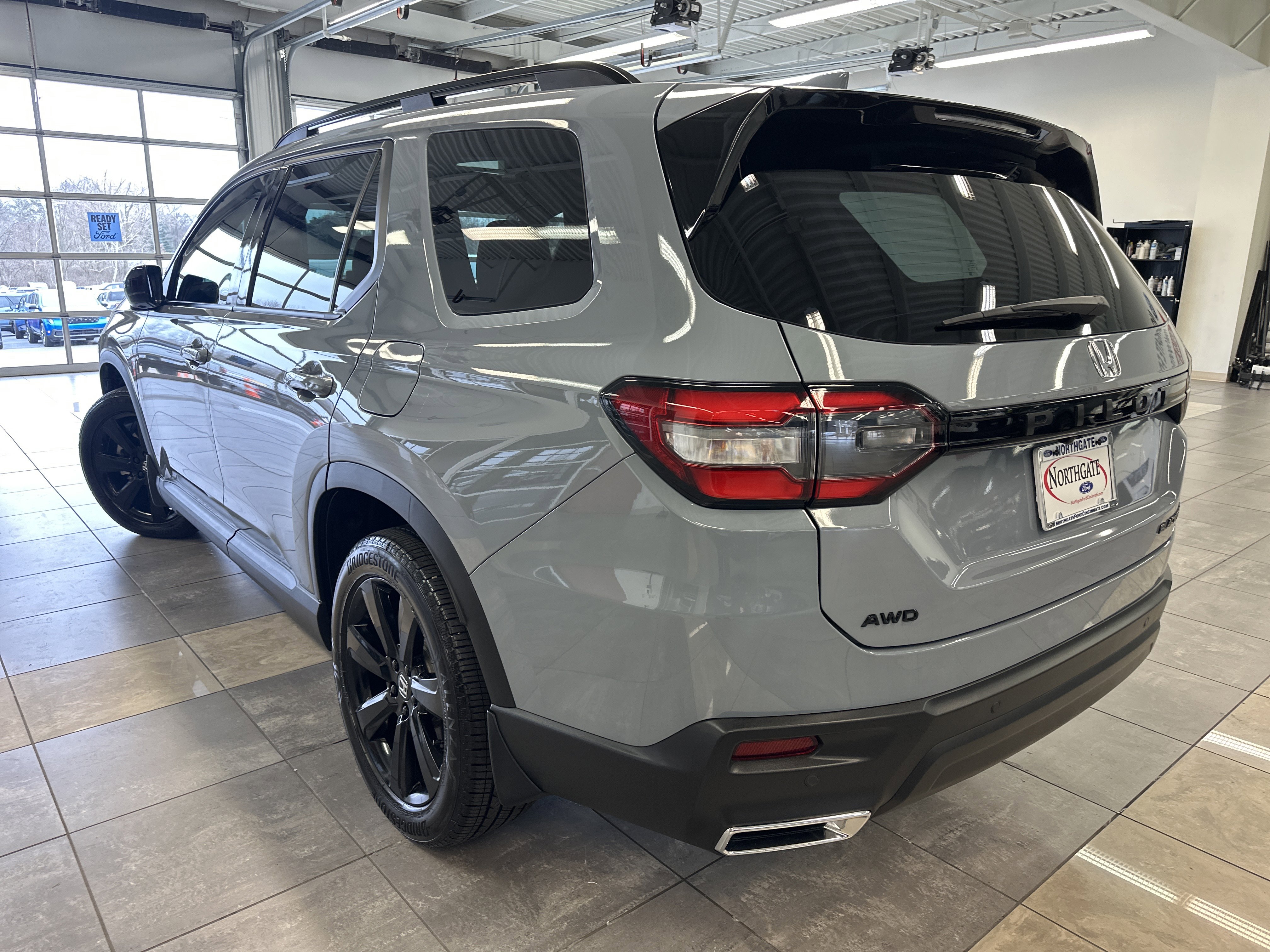 Used 2025 Honda Pilot Black Edition image 16