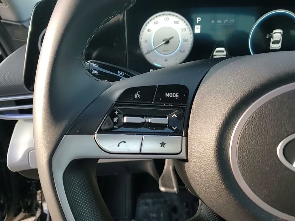 Certified 2024 Hyundai Elantra Limited image 16