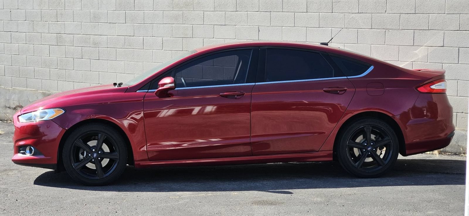 Used 2016 Ford Fusion SE FWD image 2