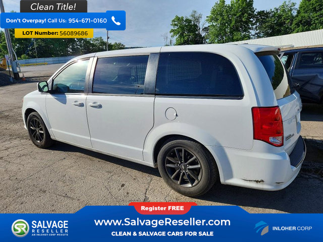 Used 2019 Dodge Grand Caravan SE FWD image 3