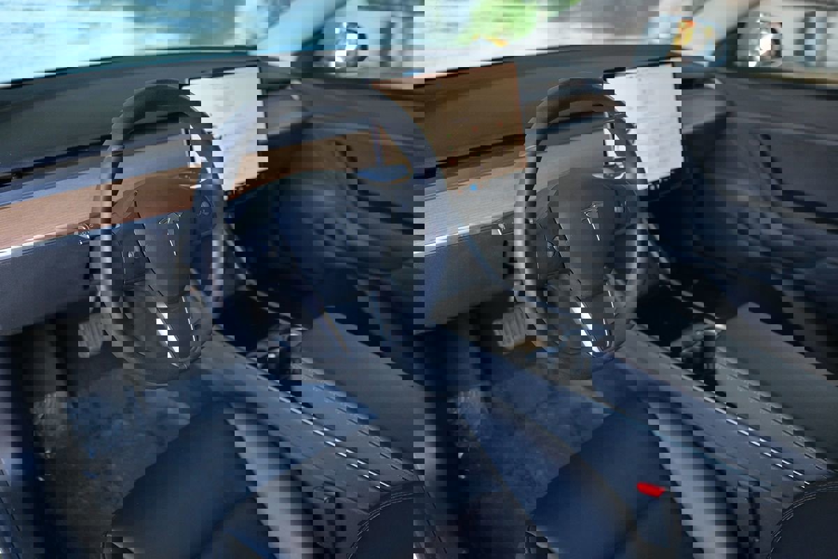 Used 2020 Tesla Model 3 Standard Range Plus image 9