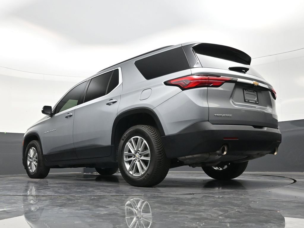 Used 2023 Chevrolet Traverse LT FWD image 23