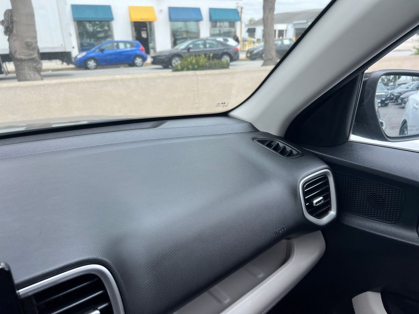 Used 2025 Hyundai Venue SEL FWD image 40