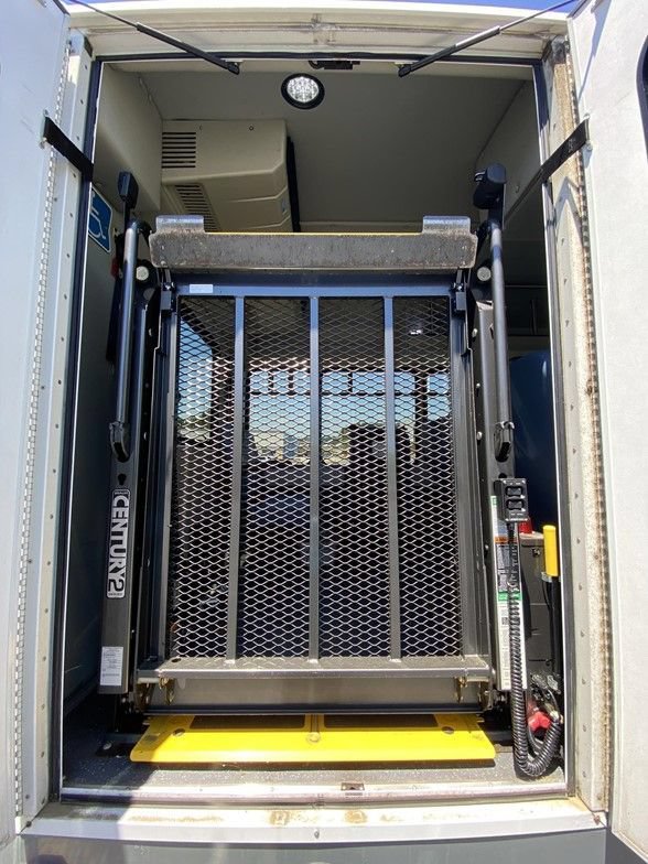 Used 2014 Ford F550 2WD Regular Cab Super Duty image 39