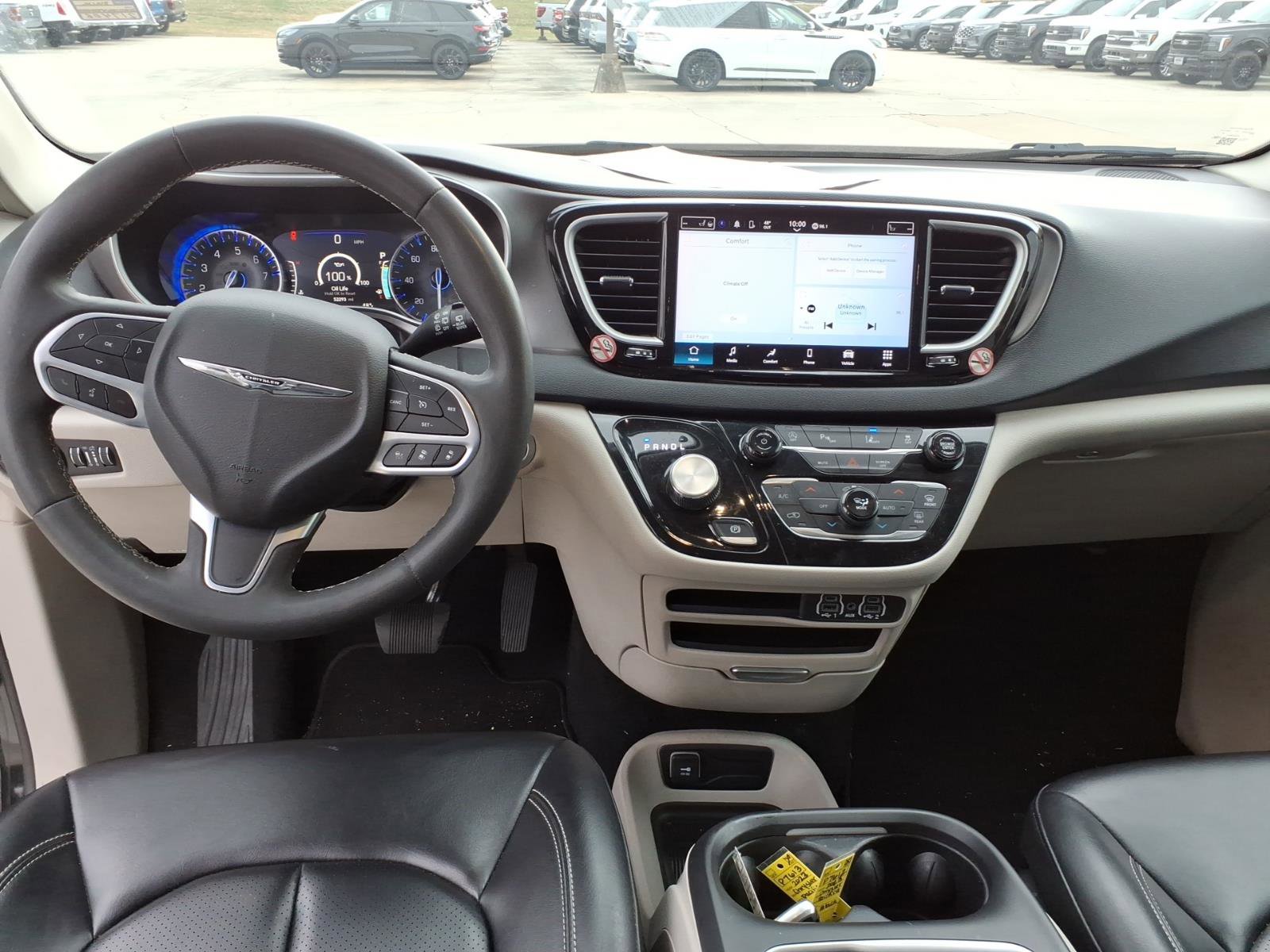 Used 2023 Chrysler Pacifica Touring-L image 14