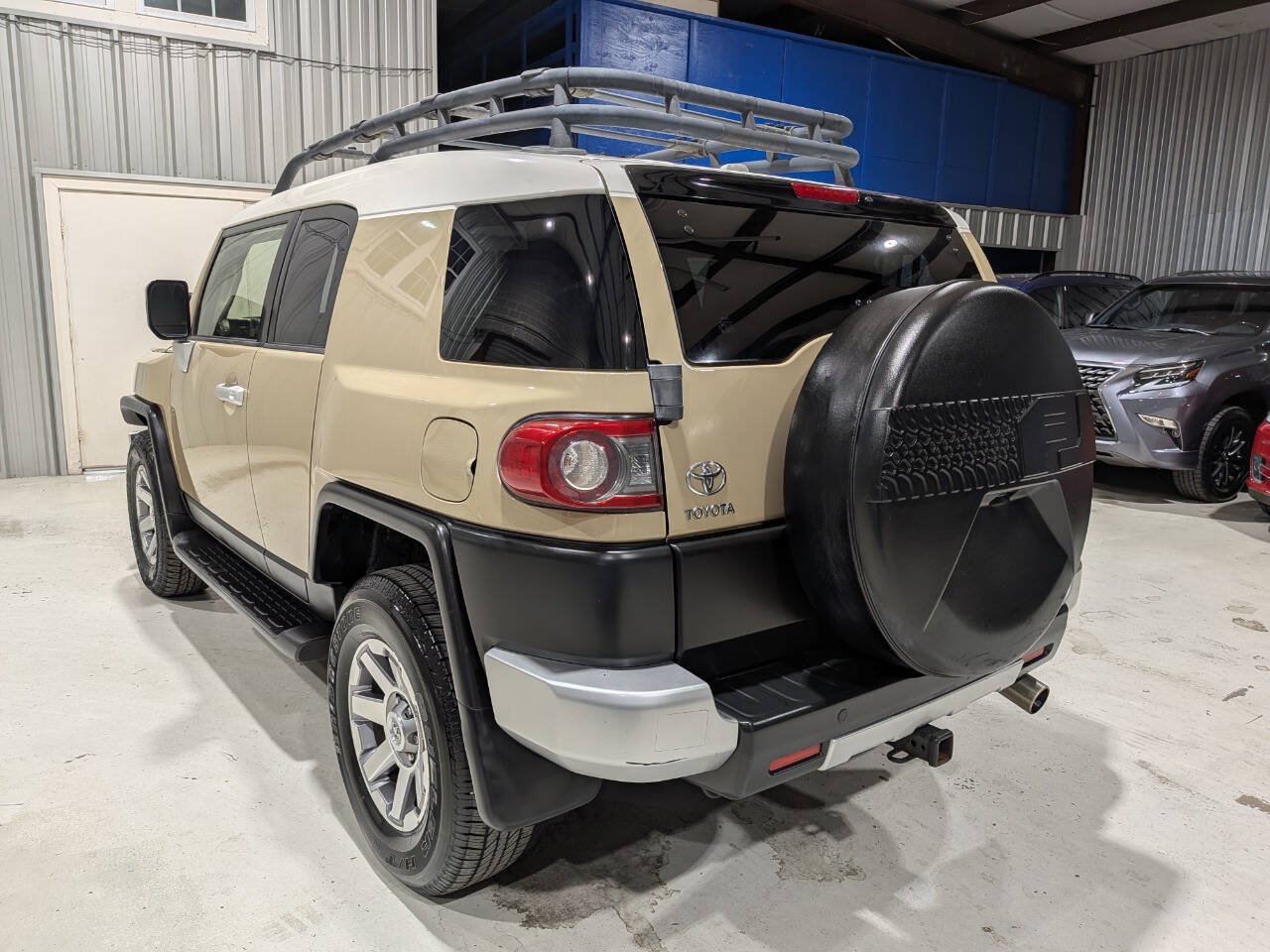 Used 2014 Toyota FJ Cruiser 4WD w/ Upgrade Package image 3