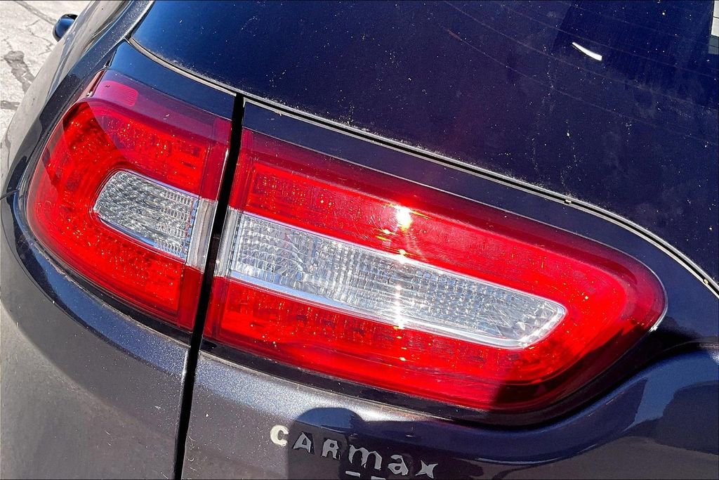 Used 2015 Jeep Cherokee Latitude w/ Comfort/Convenience Group image 23