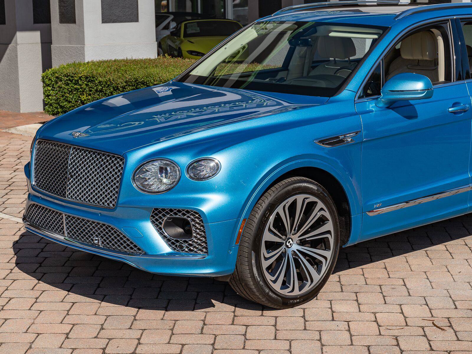 Used 2022 Bentley Bentayga AWD/4WD image 25