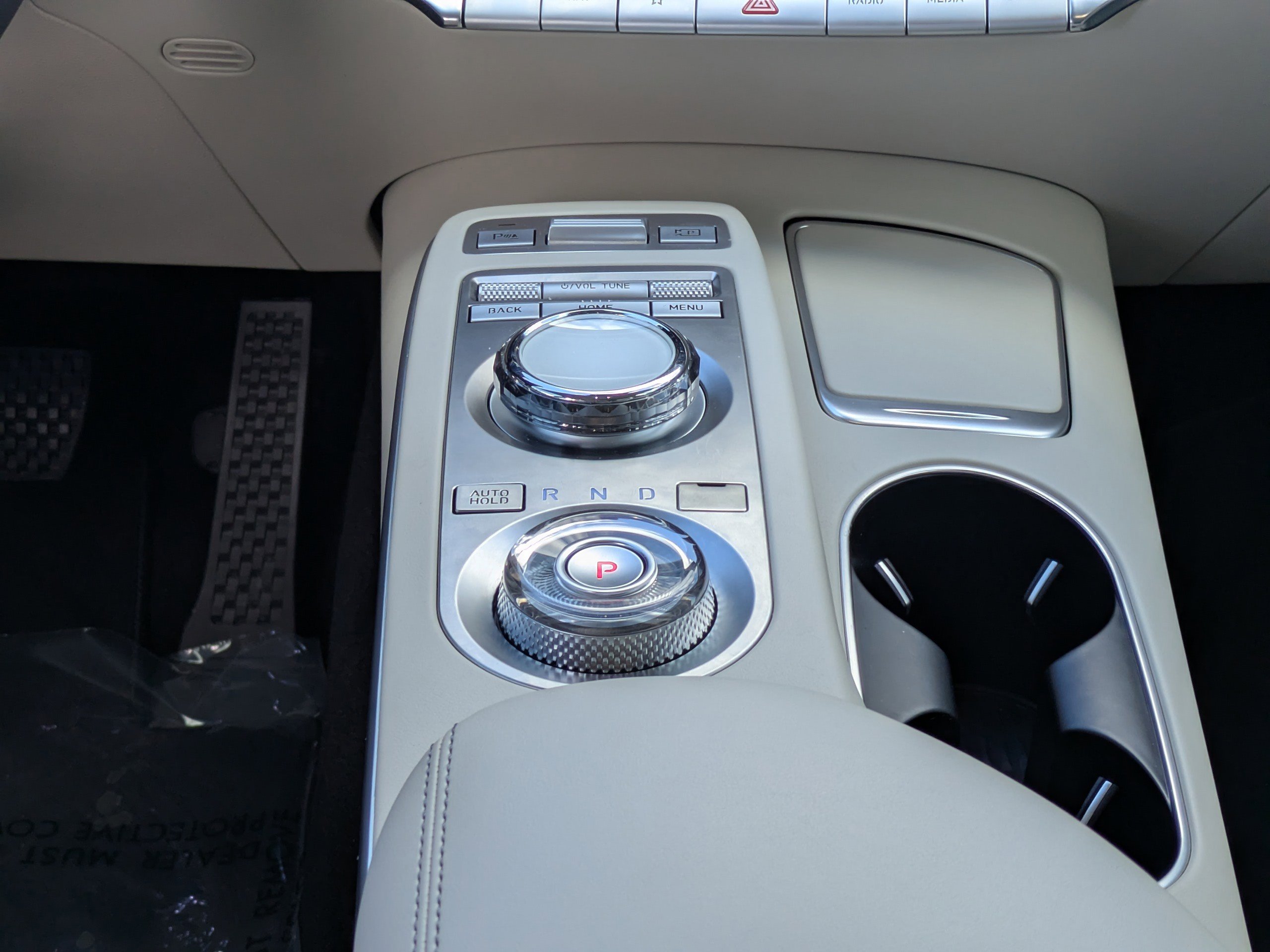 Certified 2023 Genesis GV70 2.5T w/ Advanced Package image 15