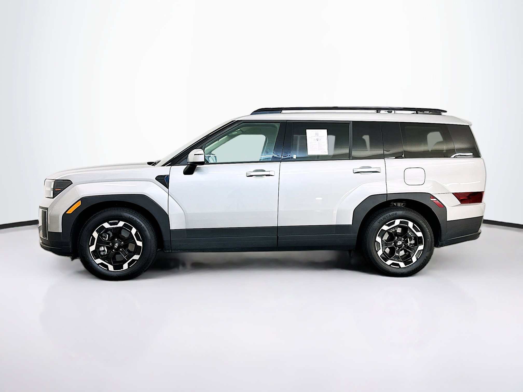 Used 2025 Hyundai Santa Fe SEL image 4