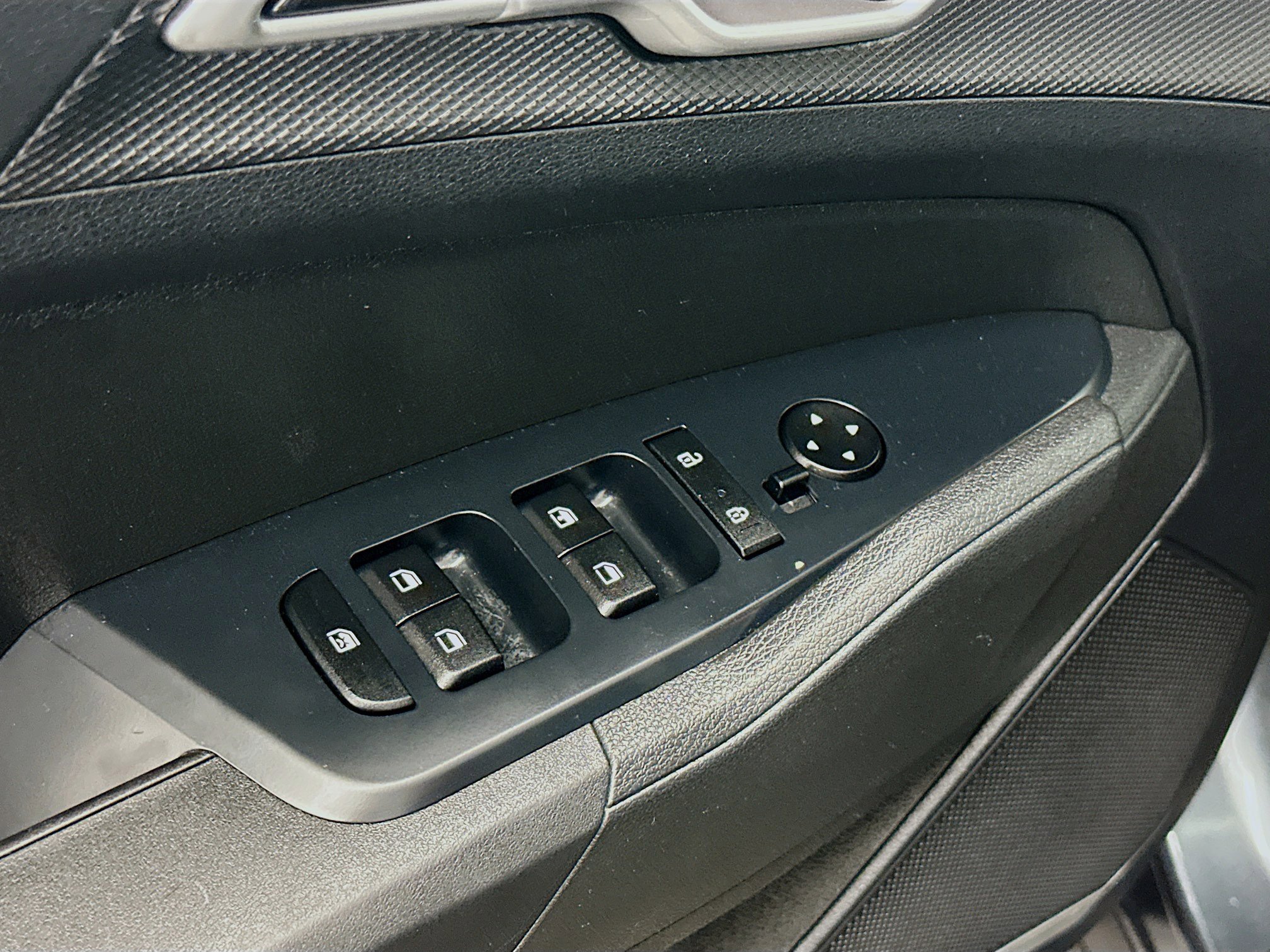 Used 2025 Kia Sportage LX image 15