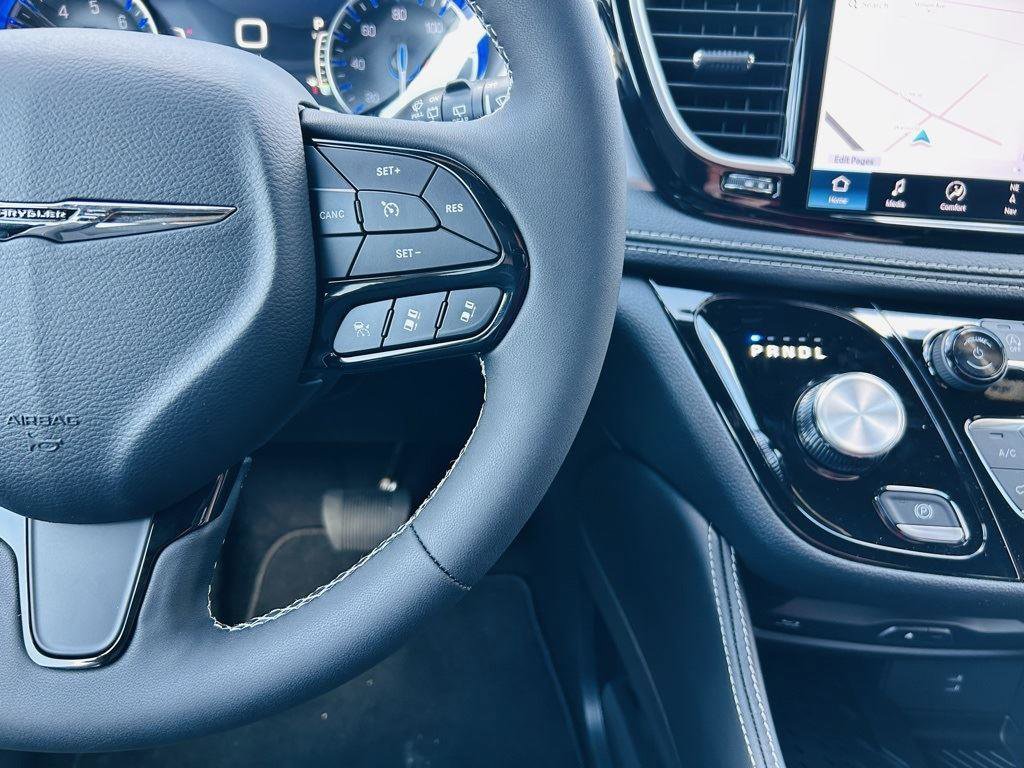 New 2026 Chrysler Pacifica Limited w/ Uconnect Theater Family Group image 26