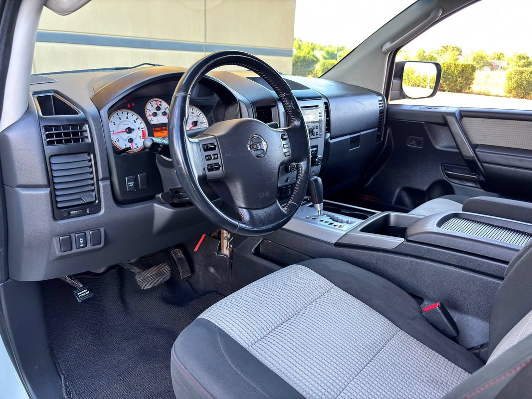 Used 2010 Nissan Titan PRO-4X AWD/4WD image 39