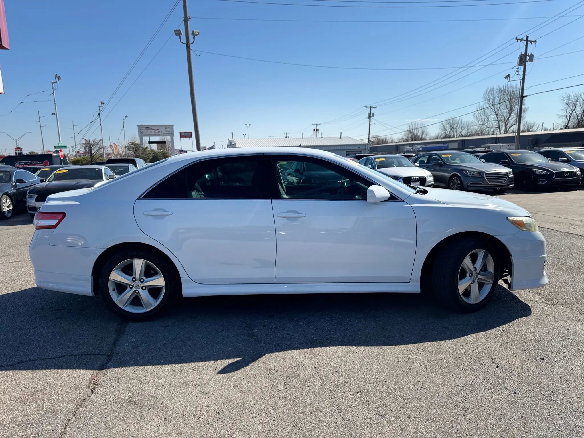 Used 2011 Toyota Camry SE w/ Fleet Convenience Pkg FWD image 2