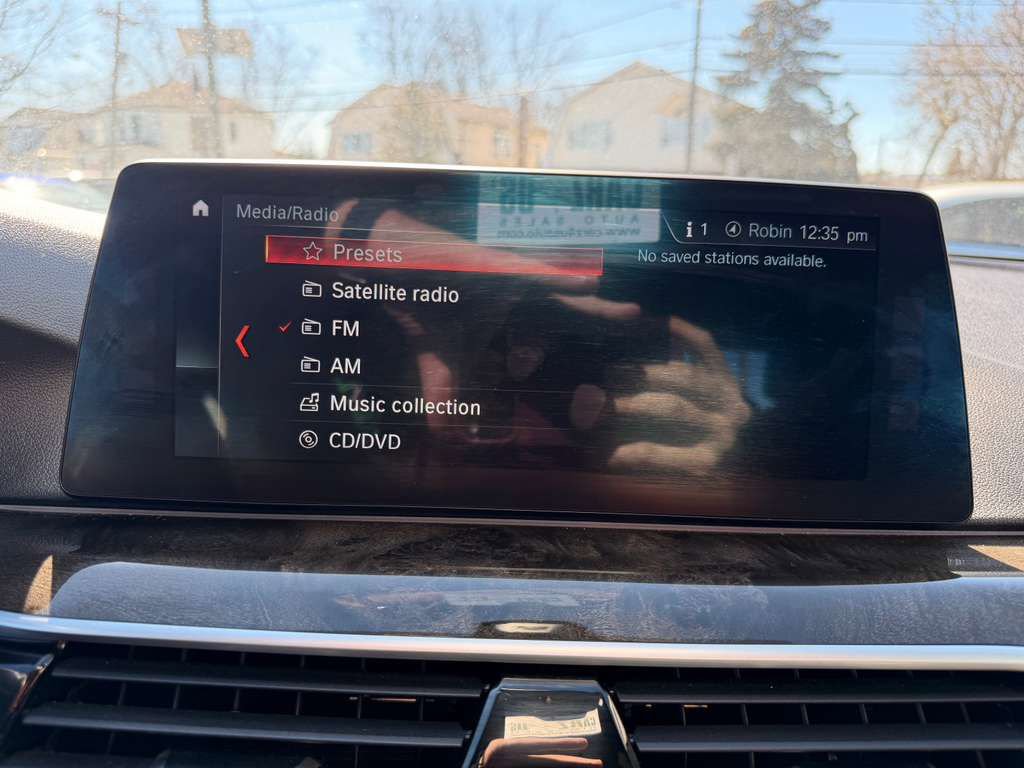 Used 2017 BMW 540i xDrive w/ Premium Package image 35