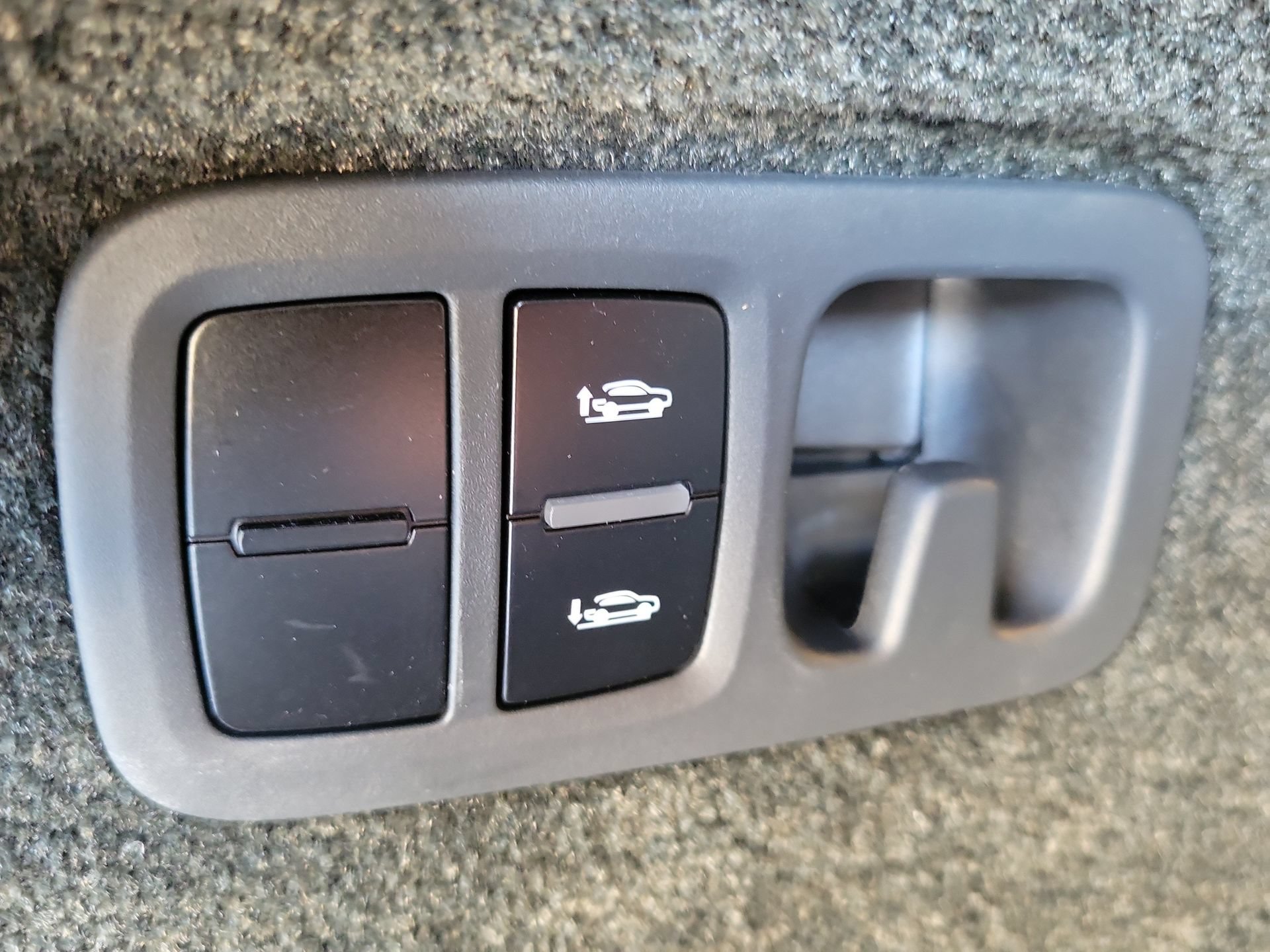 Certified 2023 Bentley Bentayga Plug-In Hybrid AWD/4WD image 16