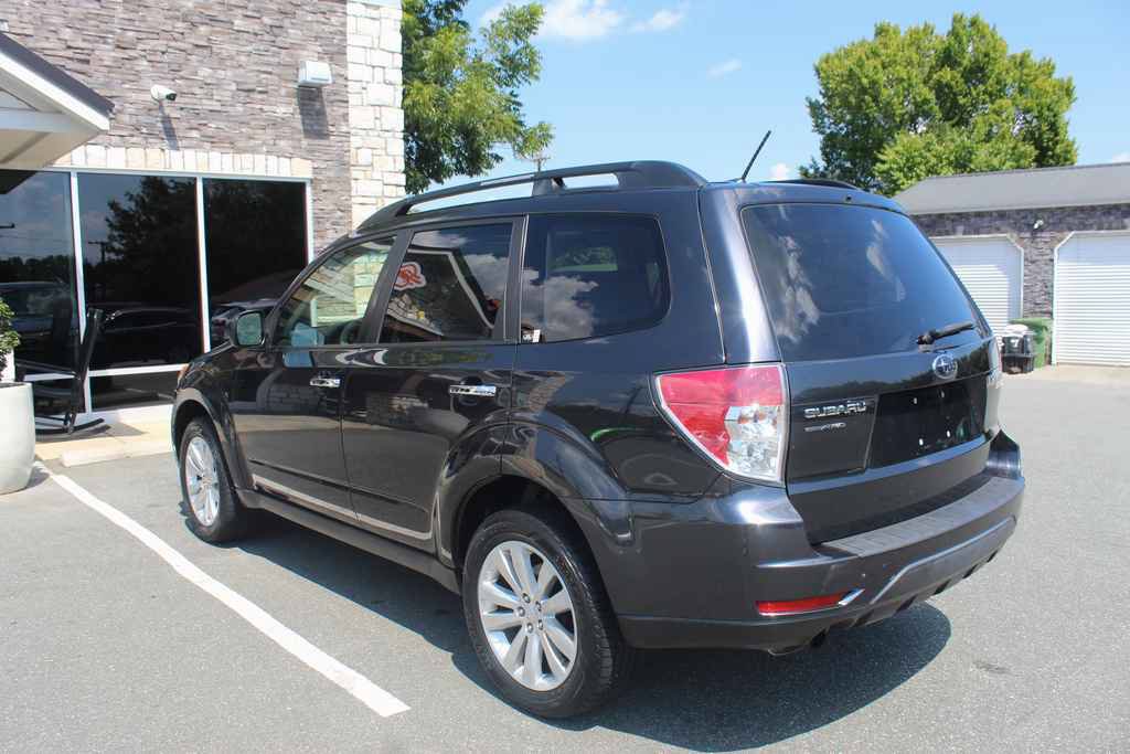 Used 2013 Subaru Forester 2.5X Premium w/ All-Weather Pkg AWD/4WD image 10