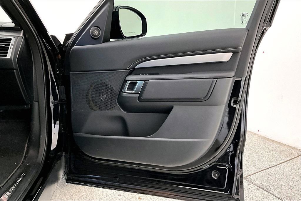 Used 2022 Land Rover Discovery S R-Dynamic image 25