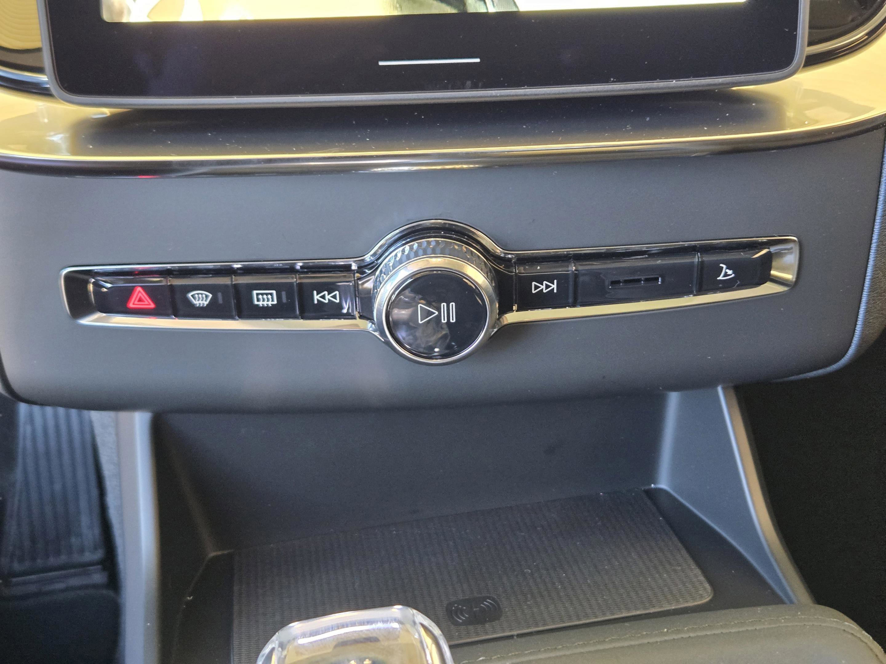 New 2026 Volvo XC90 T8 Plus w/ Protection Package Premier image 16