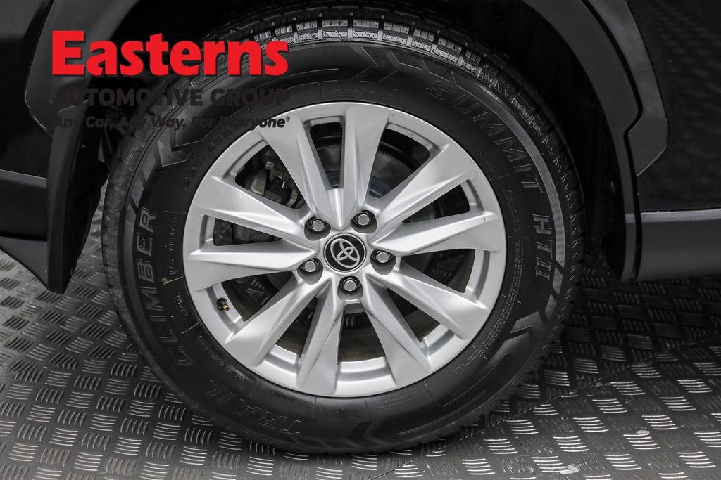 Used 2022 Toyota Corolla Cross LE image 28