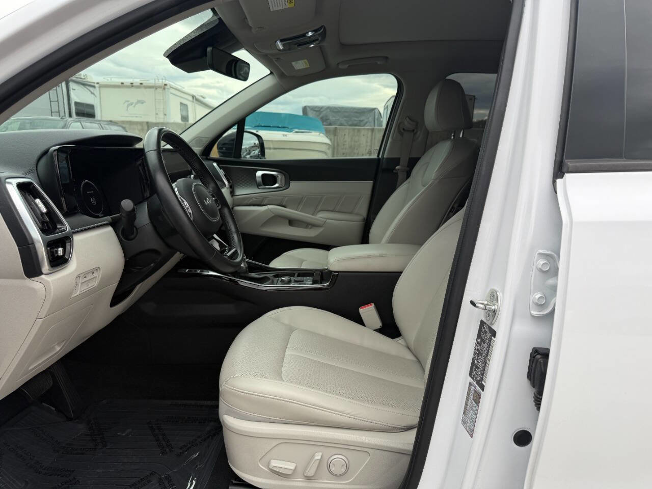 Used 2023 Kia Sorento SX image 16