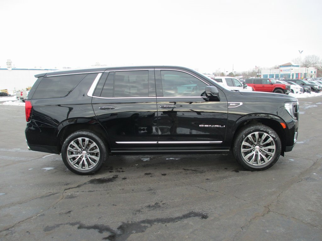 Used 2021 GMC Yukon Denali w/ Denali Premium Package image 3
