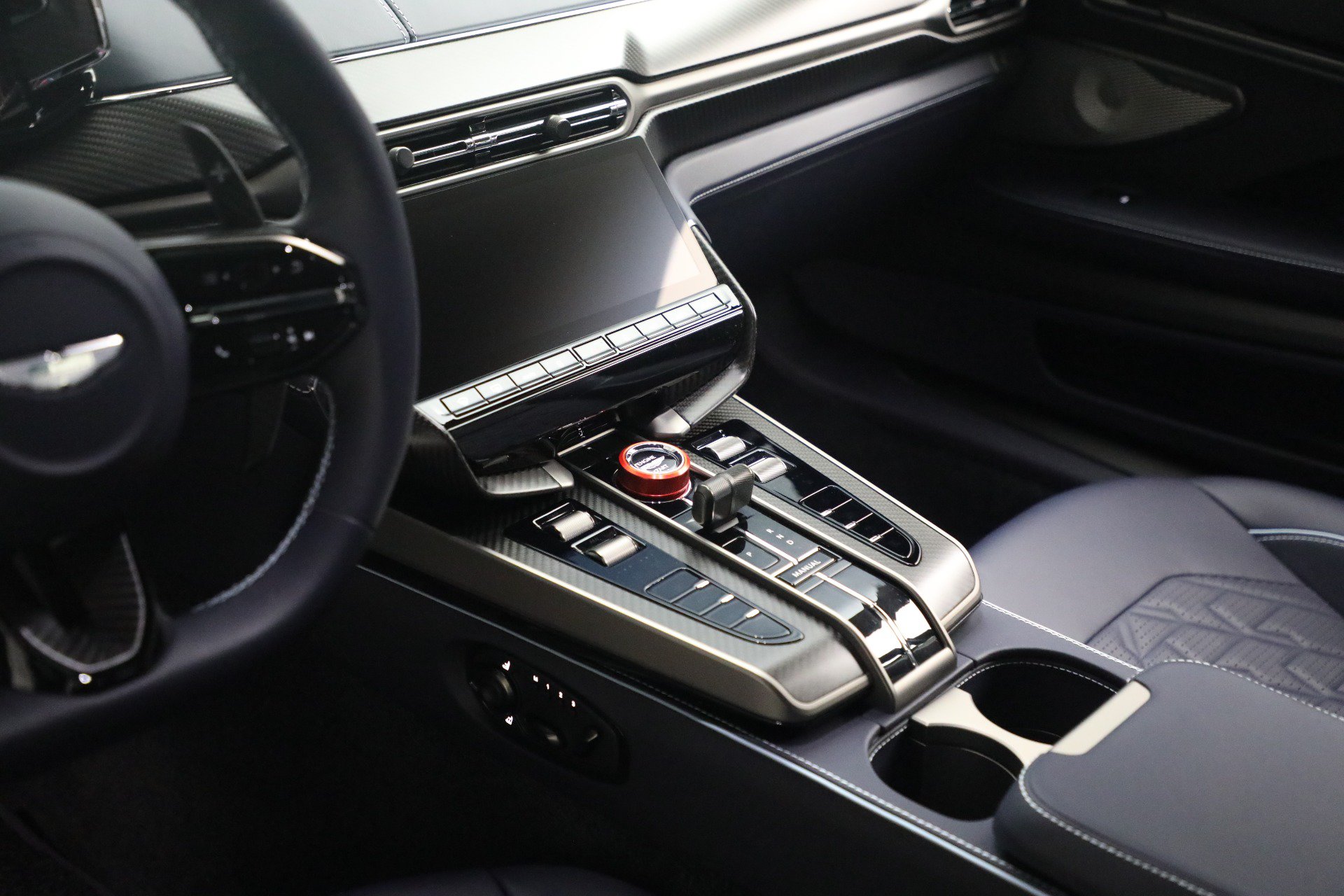 Used 2025 Aston Martin Vanquish RWD image 22