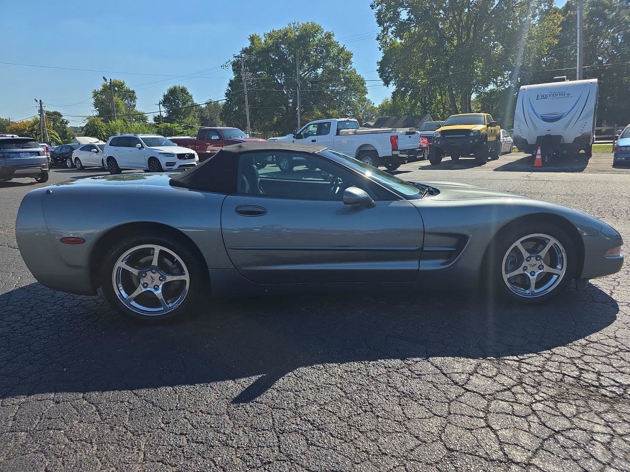 Used 2004 Chevrolet Corvette Convertible w/ Preferred Equipment Group RWD image 21