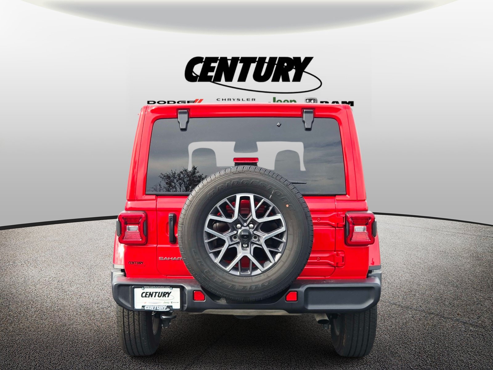 Used 2026 Jeep Wrangler Unlimited Sahara AWD/4WD image 5