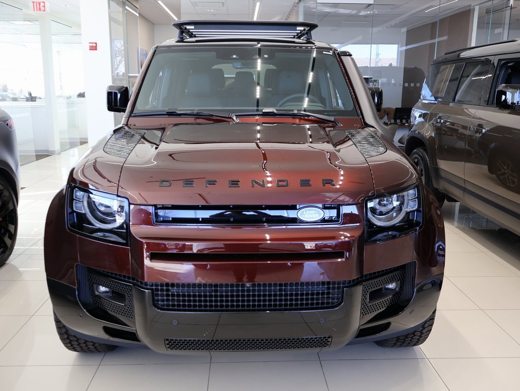 New 2025 Land Rover Defender 130 X-Dynamic SE image 2