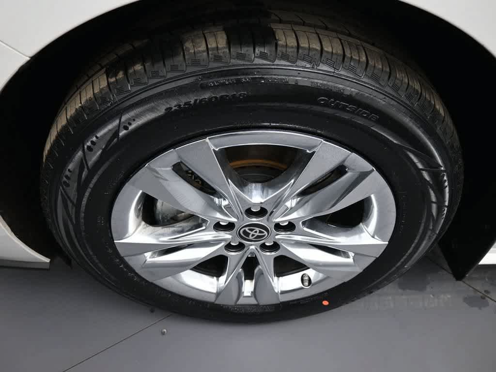 Used 2024 Toyota Sienna XLE w/ XLE Plus Package AWD/4WD image 14