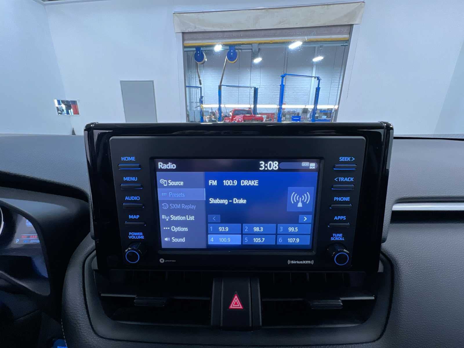 Used 2021 Toyota RAV4 XLE AWD/4WD image 26