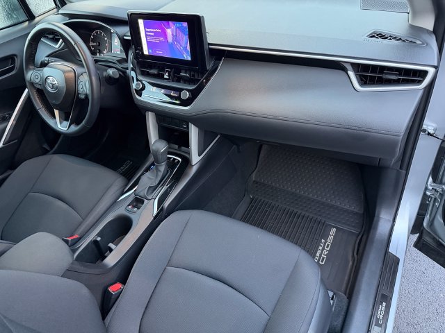 Certified 2025 Toyota Corolla Cross LE w/ Moonroof Package FWD image 19