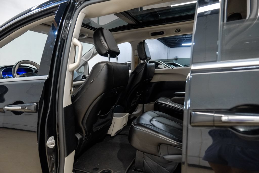 Used 2020 Chrysler Pacifica Limited FWD image 54