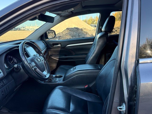 Used 2018 Toyota Highlander XLE AWD/4WD image 14