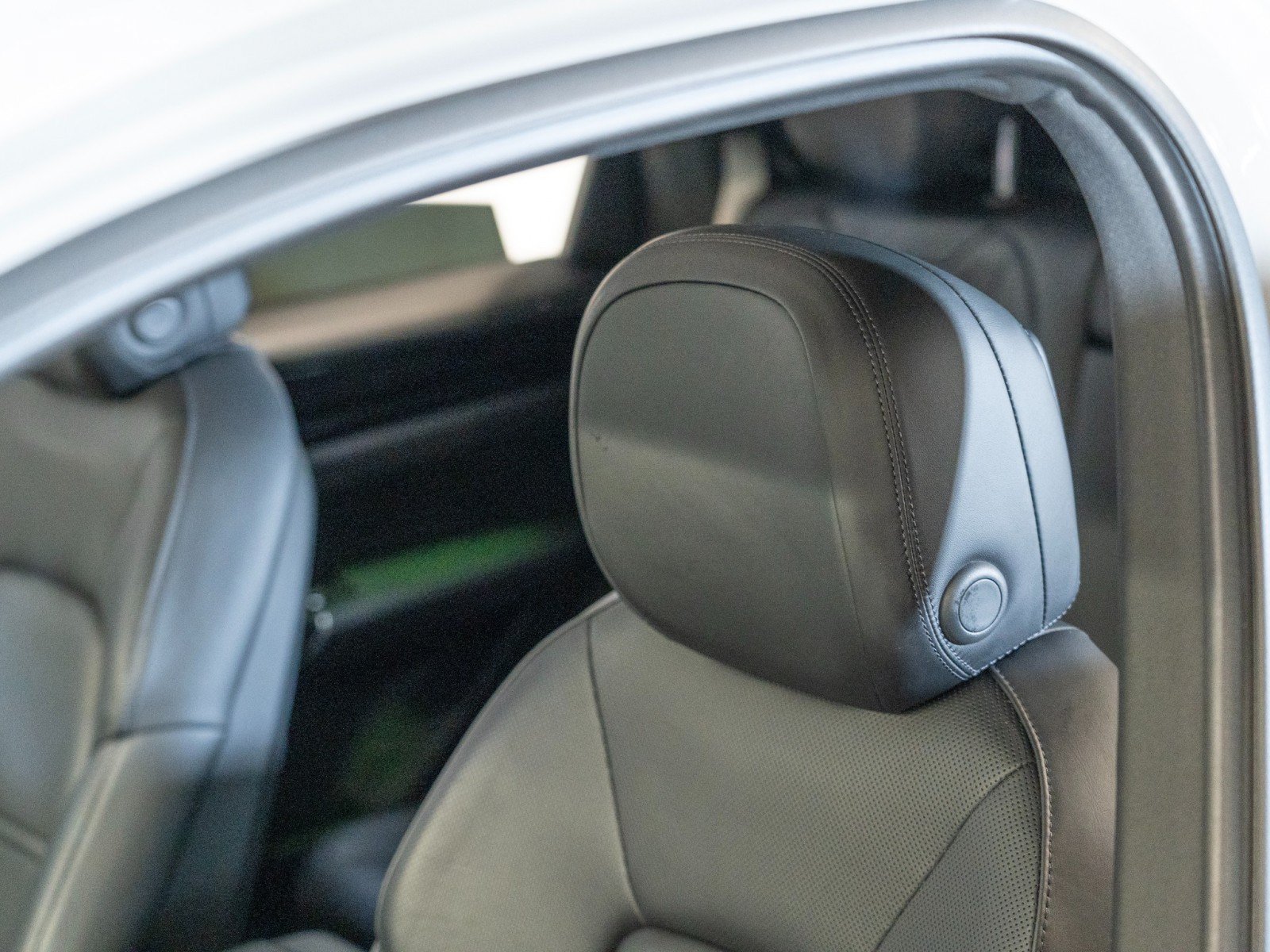 Certified 2023 Porsche Cayenne AWD/4WD image 22
