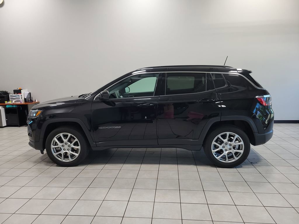 Used 2024 Jeep Compass Latitude AWD/4WD image 8