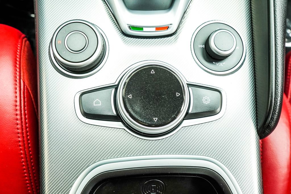 Used 2023 Alfa Romeo Giulia Veloce AWD/4WD image 25