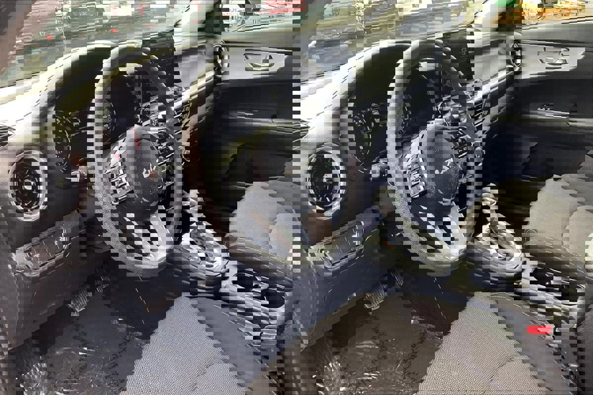 Used 2022 Kia Forte LXS image 11